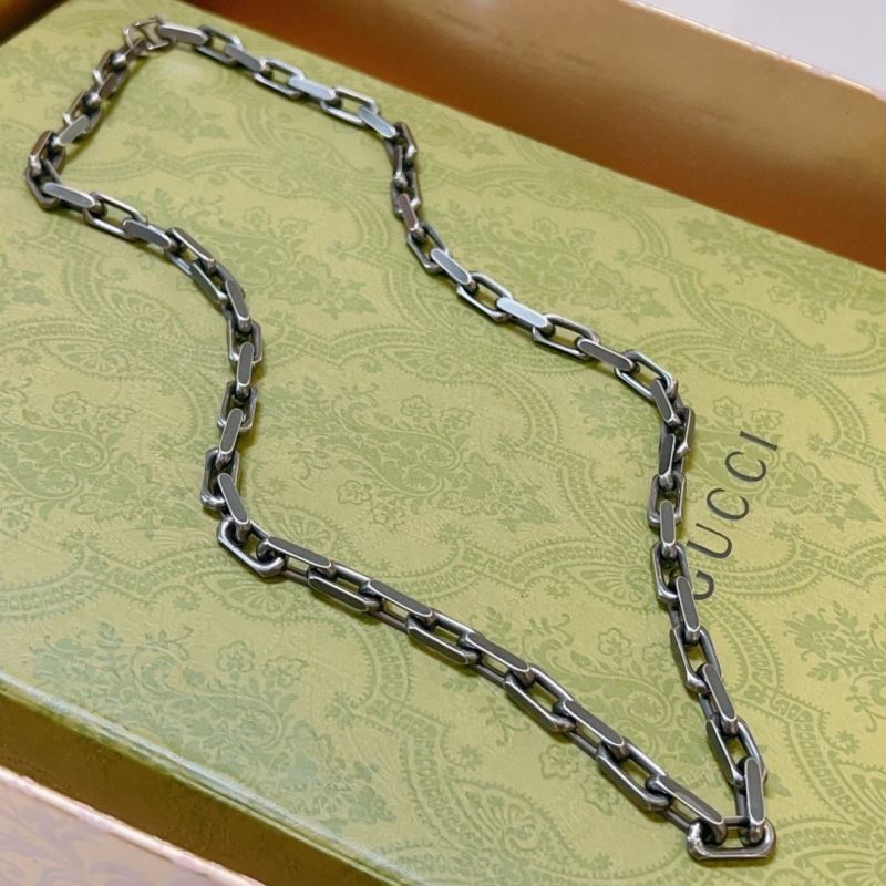 G*u*i necklaces